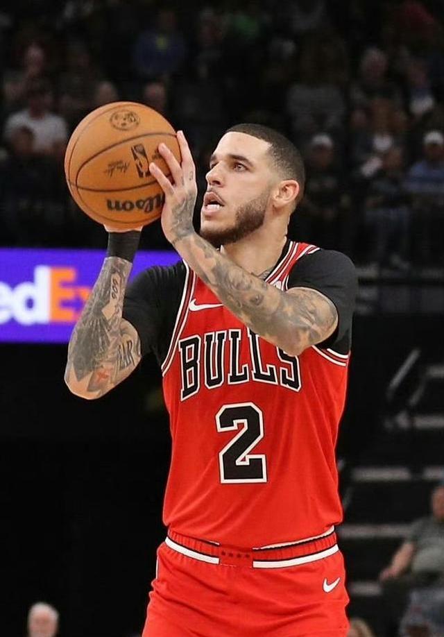 世俱杯分组-湖人续约鲍尔：决定信任我的球员