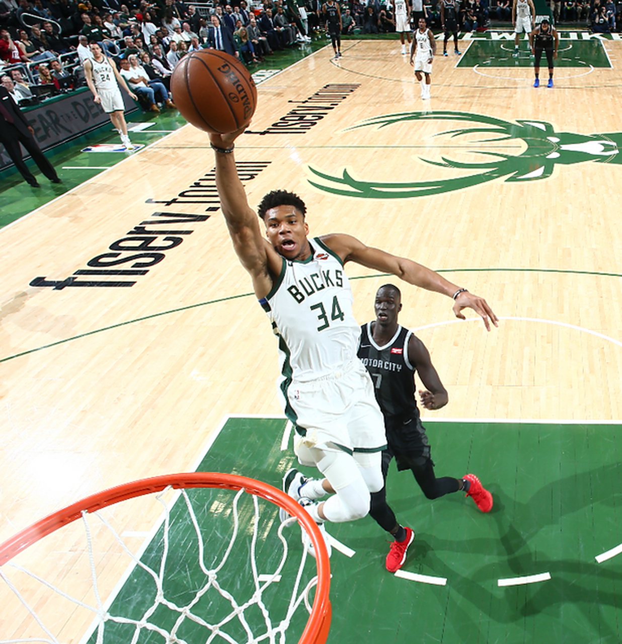 世俱杯2025-雄鹿努力保持不败，卫冕雄鹿之尊