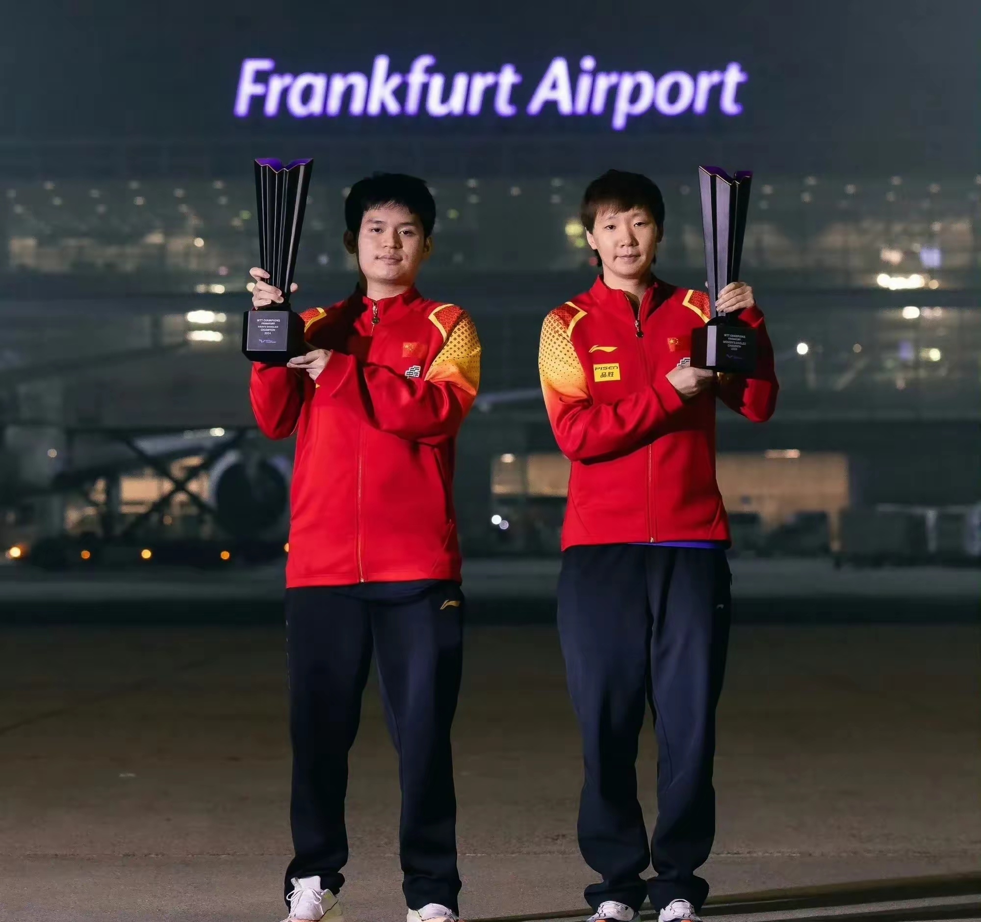 青年选手奋力拼搏，赢得比赛胜利