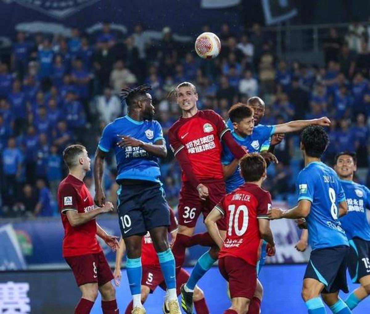 顶尖足球赛事紧随而至,球场激情无限的简单介绍 顶尖足球赛事紧随而至,球场激情无限的简单介绍