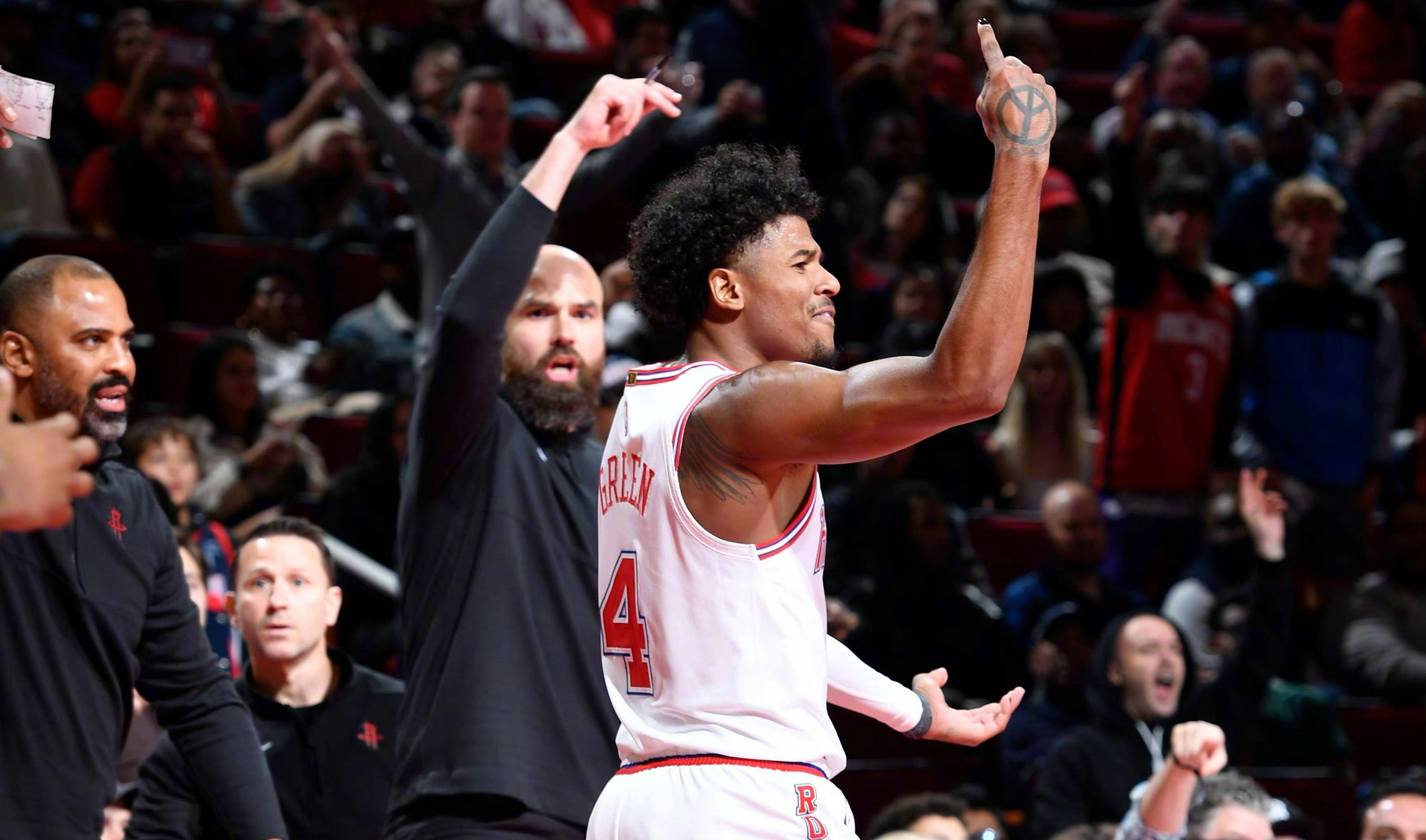 世俱杯分组-活塞队首发轮换战术,效果显著