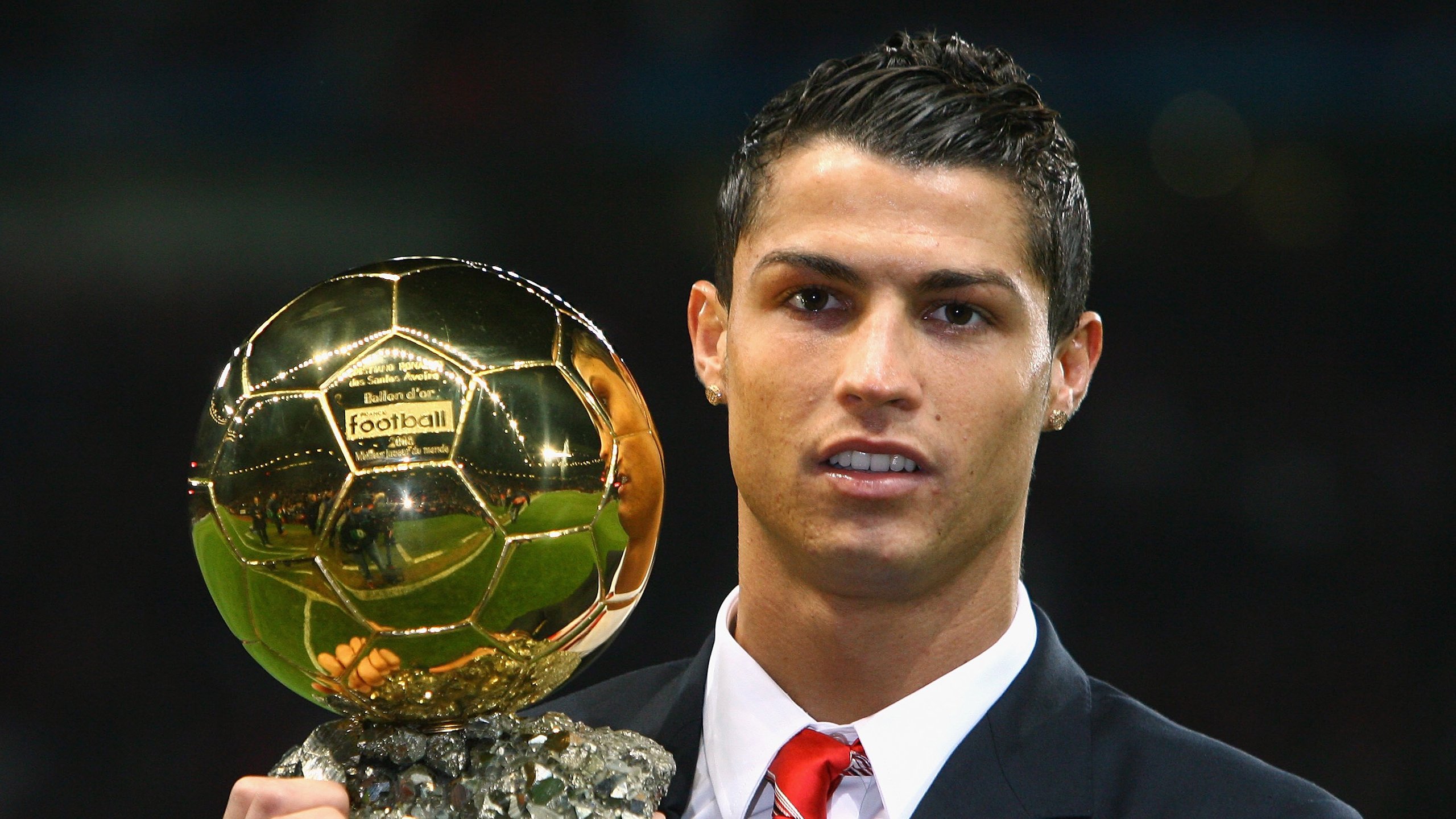 绿茵场上的奇迹,内马尔爆发引领胜利,爱尔兰军团打穿国际米兰