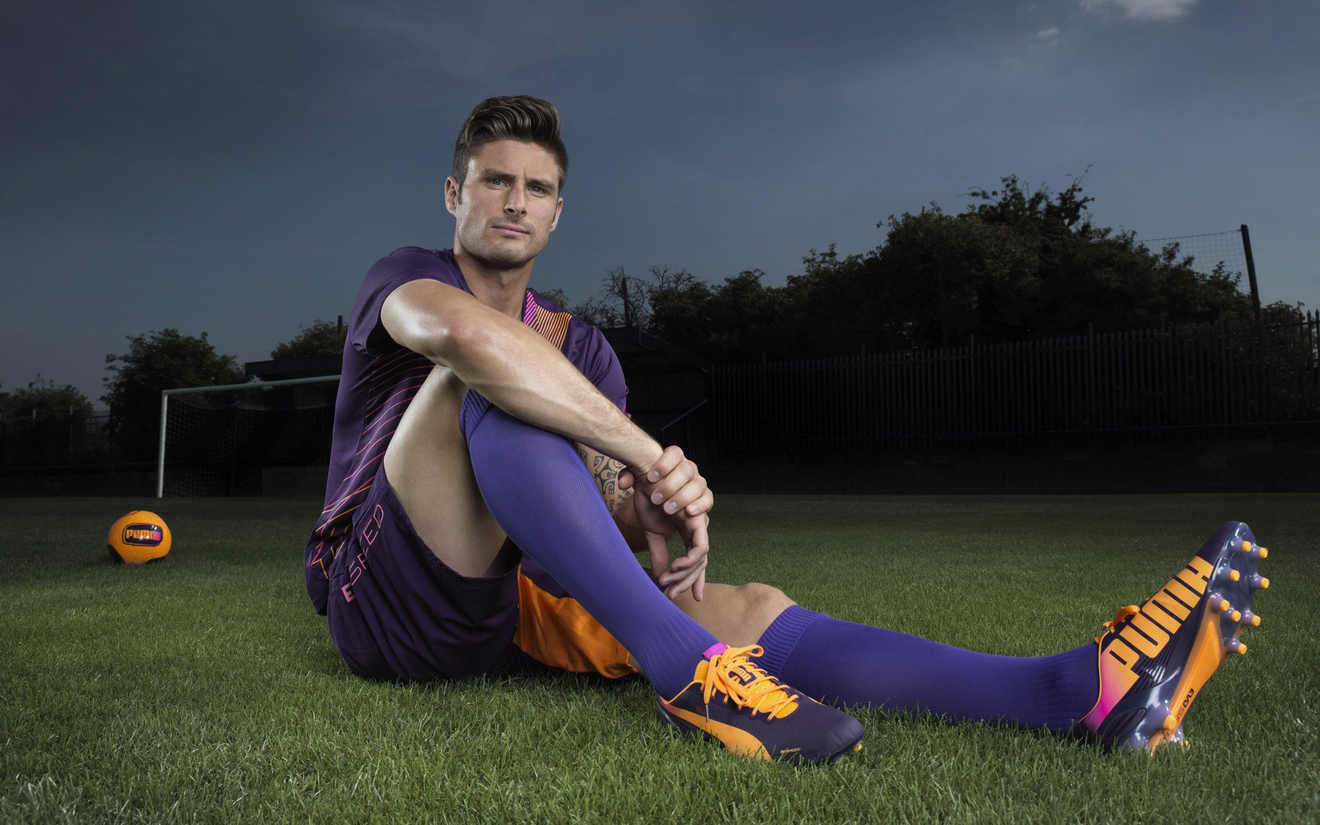 世俱杯直播-赛道惊魂夜,哈斯屠龙记与汉密尔顿迟来的火焰