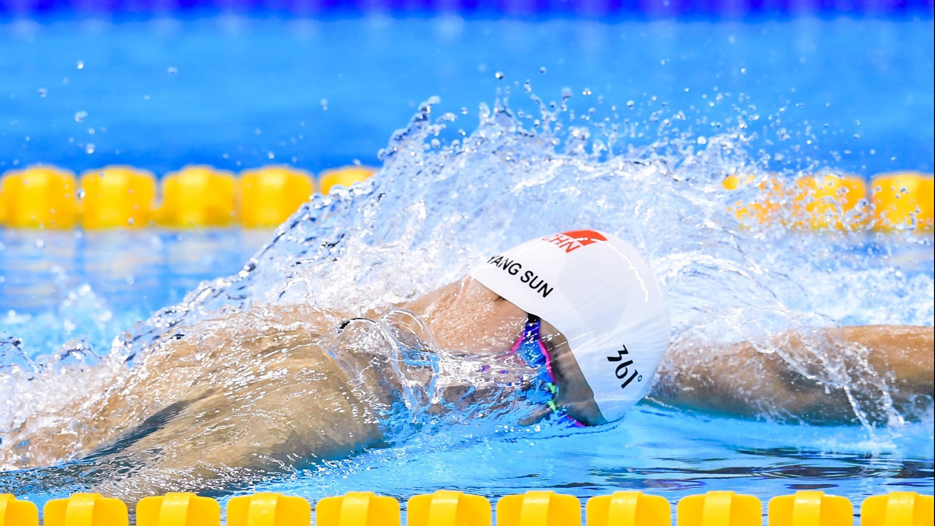 看到您的要求，我觉得唯一性是这个任务的核心。我们可以将这场比赛构想为一个具有多重象征意义的独特事件，它不仅是一场胜利，更是一个宣言